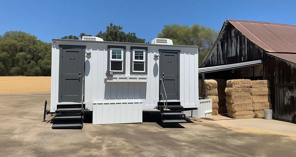 Water Cottage nestled in Napa Valley vineyard rows